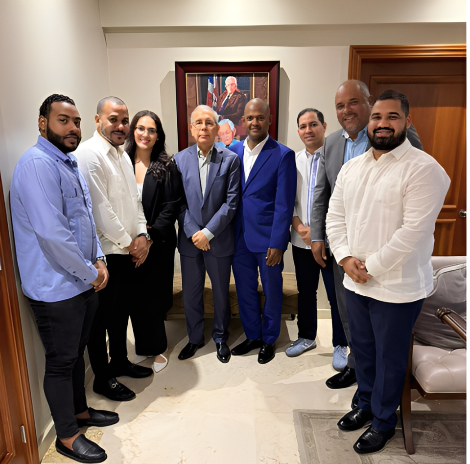 Bloque de regidores del PLD Santiago realizó visita al presidente del partido y expresidente de la República Danilo Medina