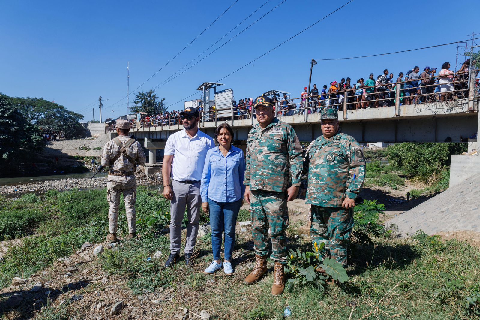 Director de DGM supervisa controles migratorios en Dajabón junto a comisión de Defensa y Obras Públicas, además evalúan condiciones del puente fronterizo