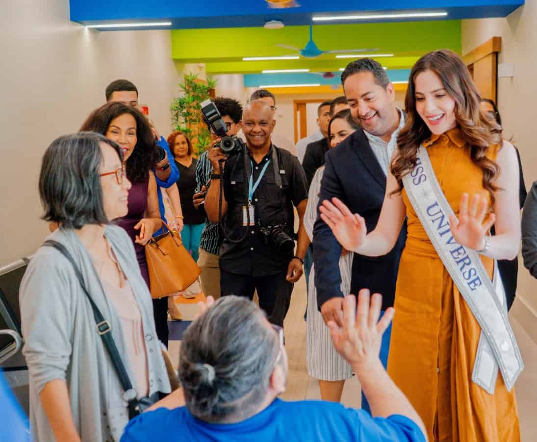 CAID recibe a la Miss Universo Fátima Bosch en visita de sensibilización sobre el autismo