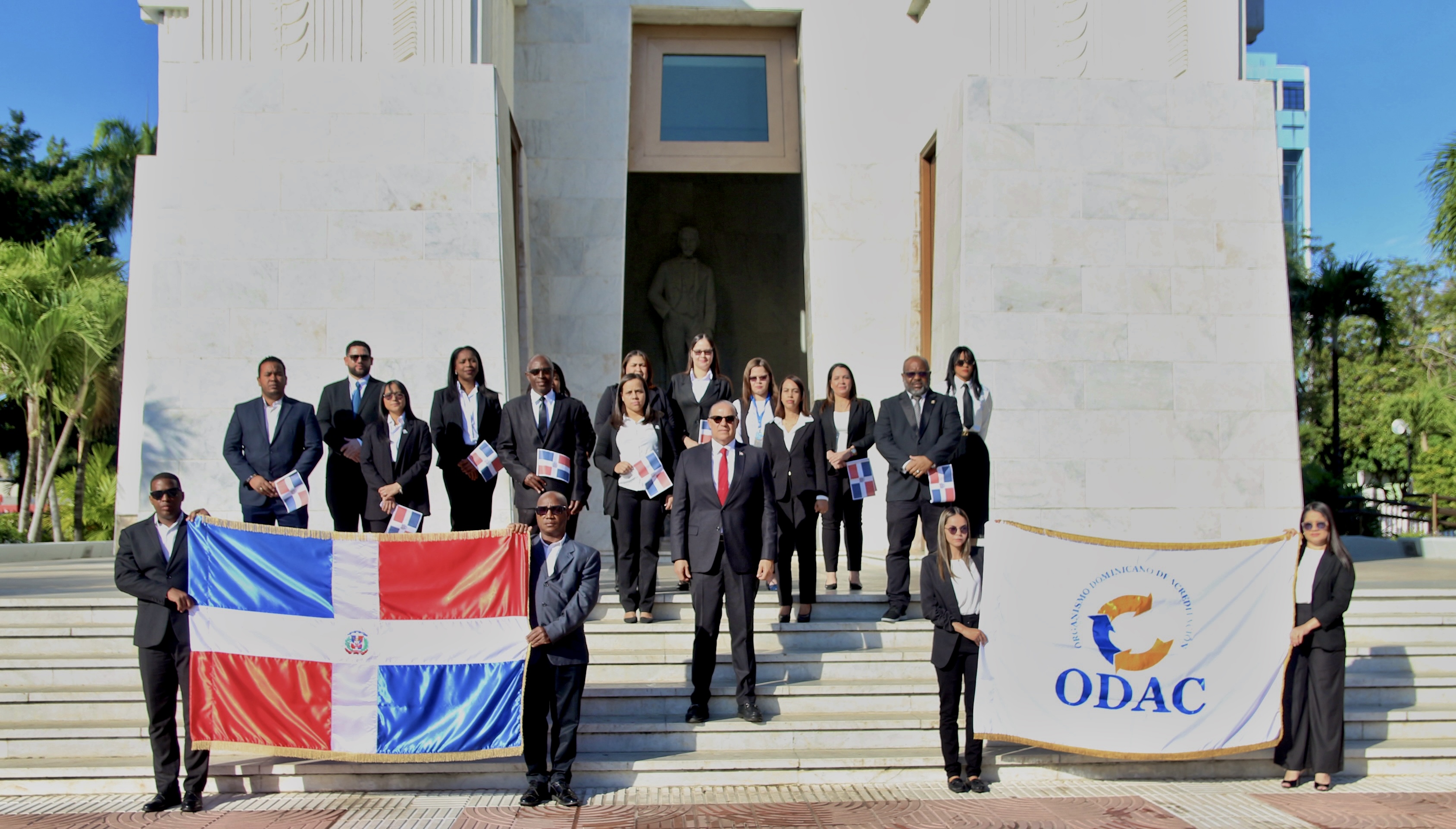 ODAC deposita ofrenda floral por el 182 aniversario de la Independencia Nacional en honor a   Padres de la Patria