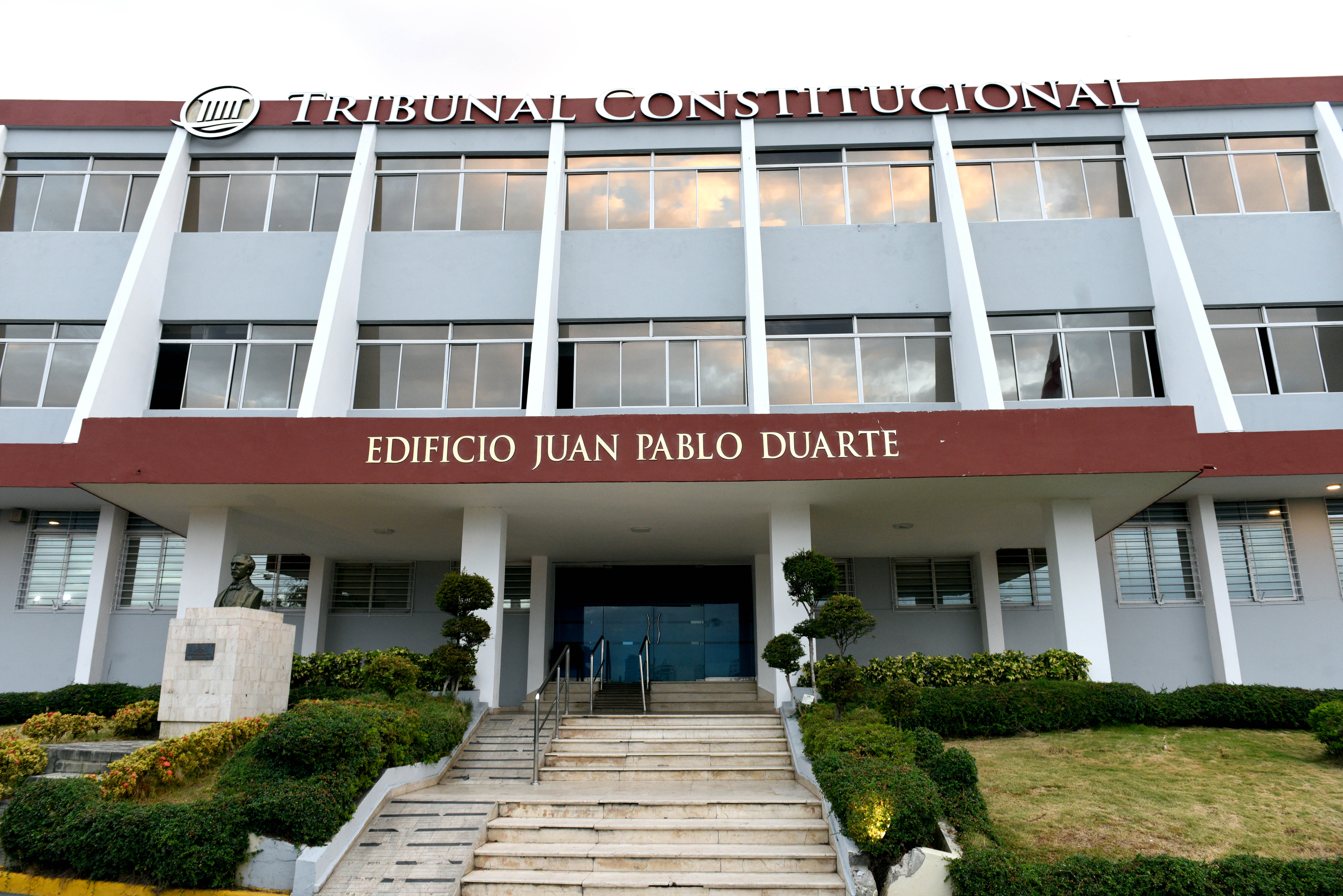 Tribunal Constitucional convoca a la octava edición del concurso  Me Gradúo con el TCRD