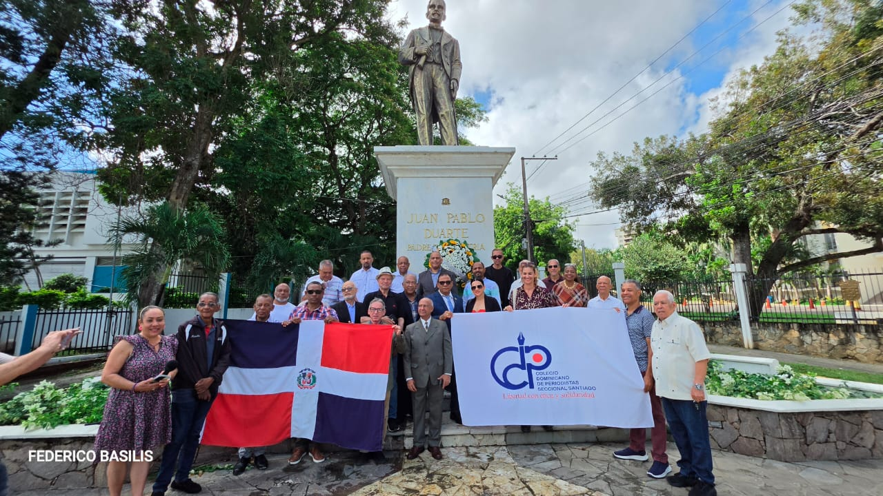 Periodistas conmemoran su día resaltando legado de Duarte y compromiso con la ética profesional