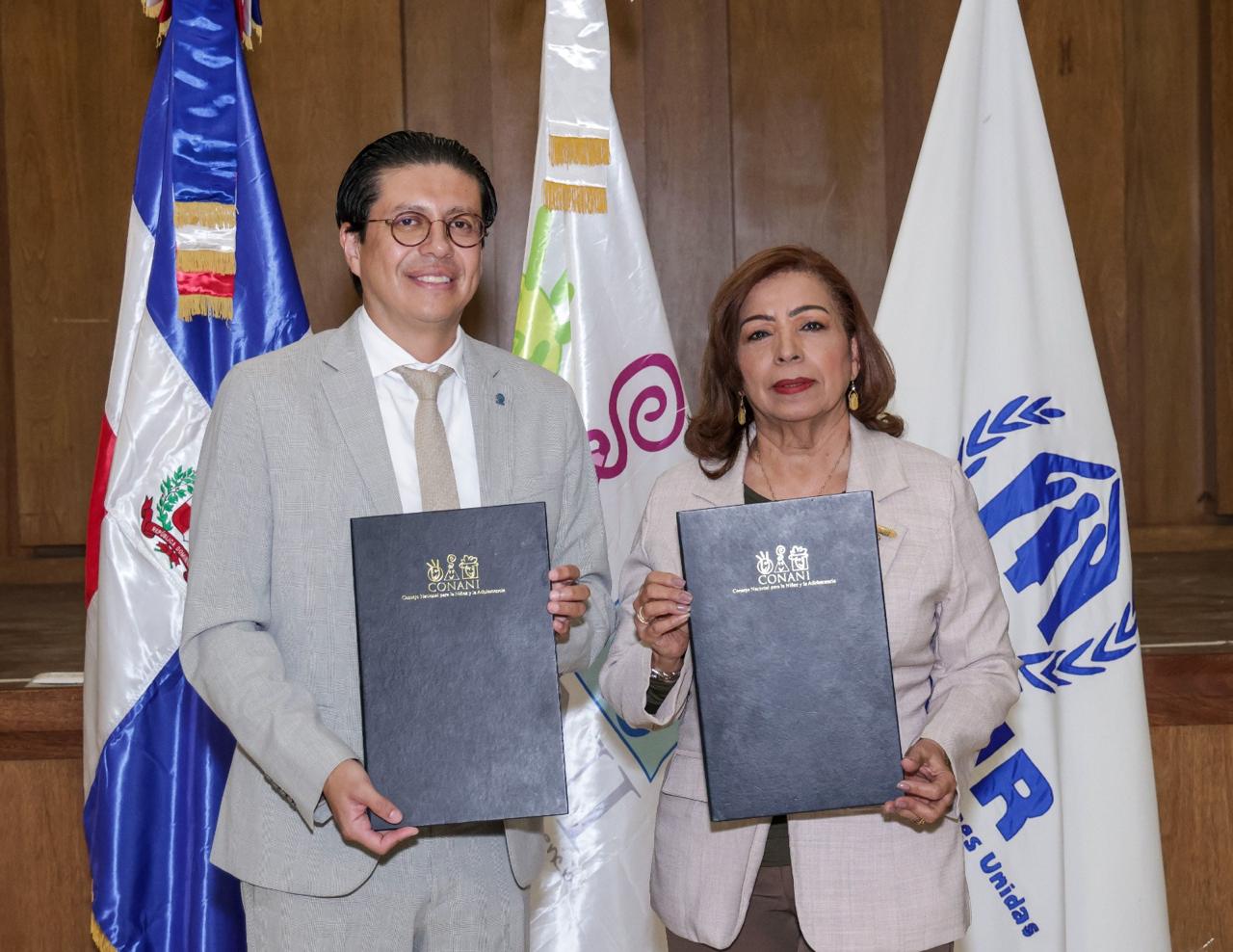 El CONANI recibe minibuses donados por el ACNUR; nuevas unidades permitirán fortalecer capacidad de respuesta de la institución