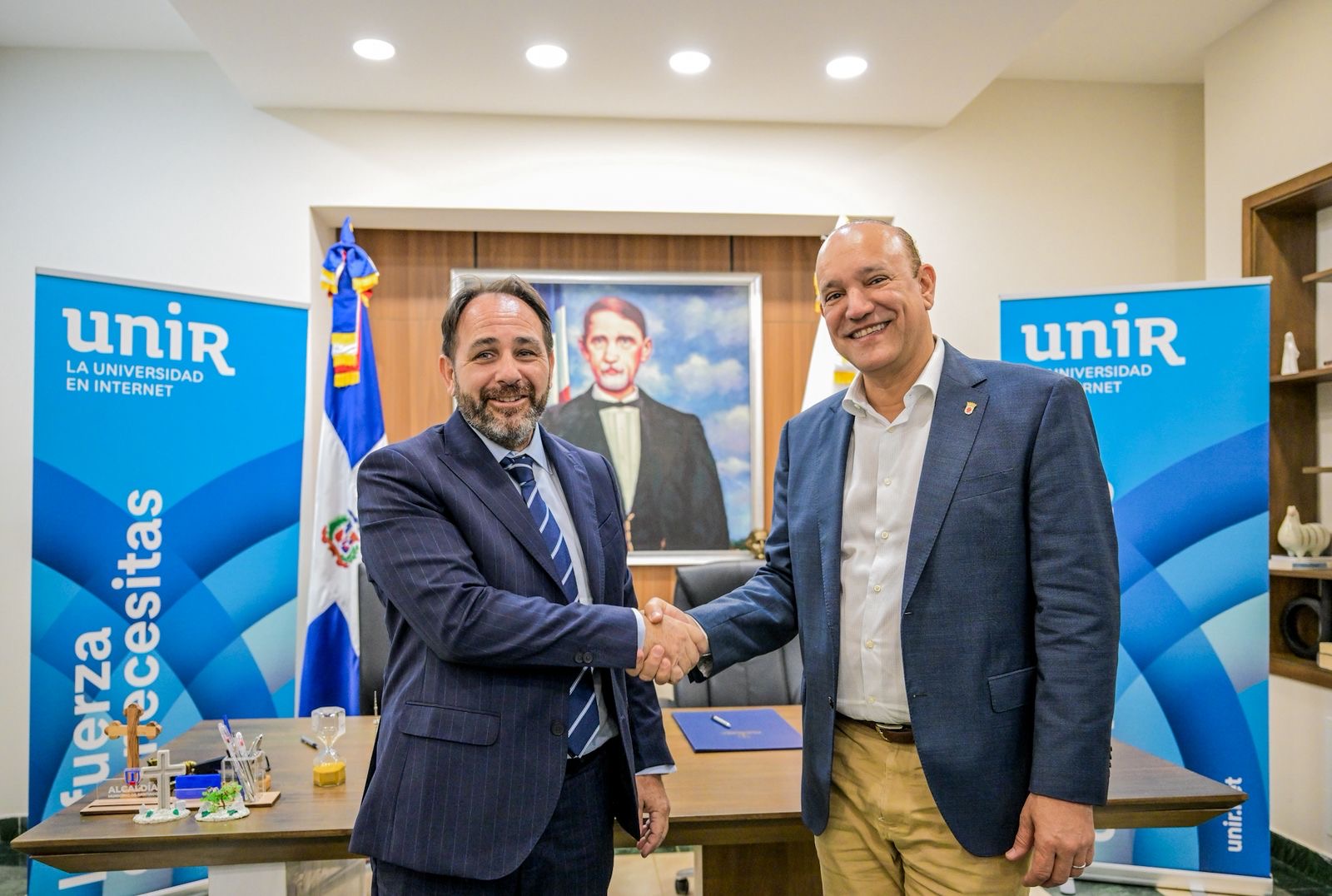 Alcaldía de Santiago y Universidad Internacional de La Rioja se unen para formar empleados en España