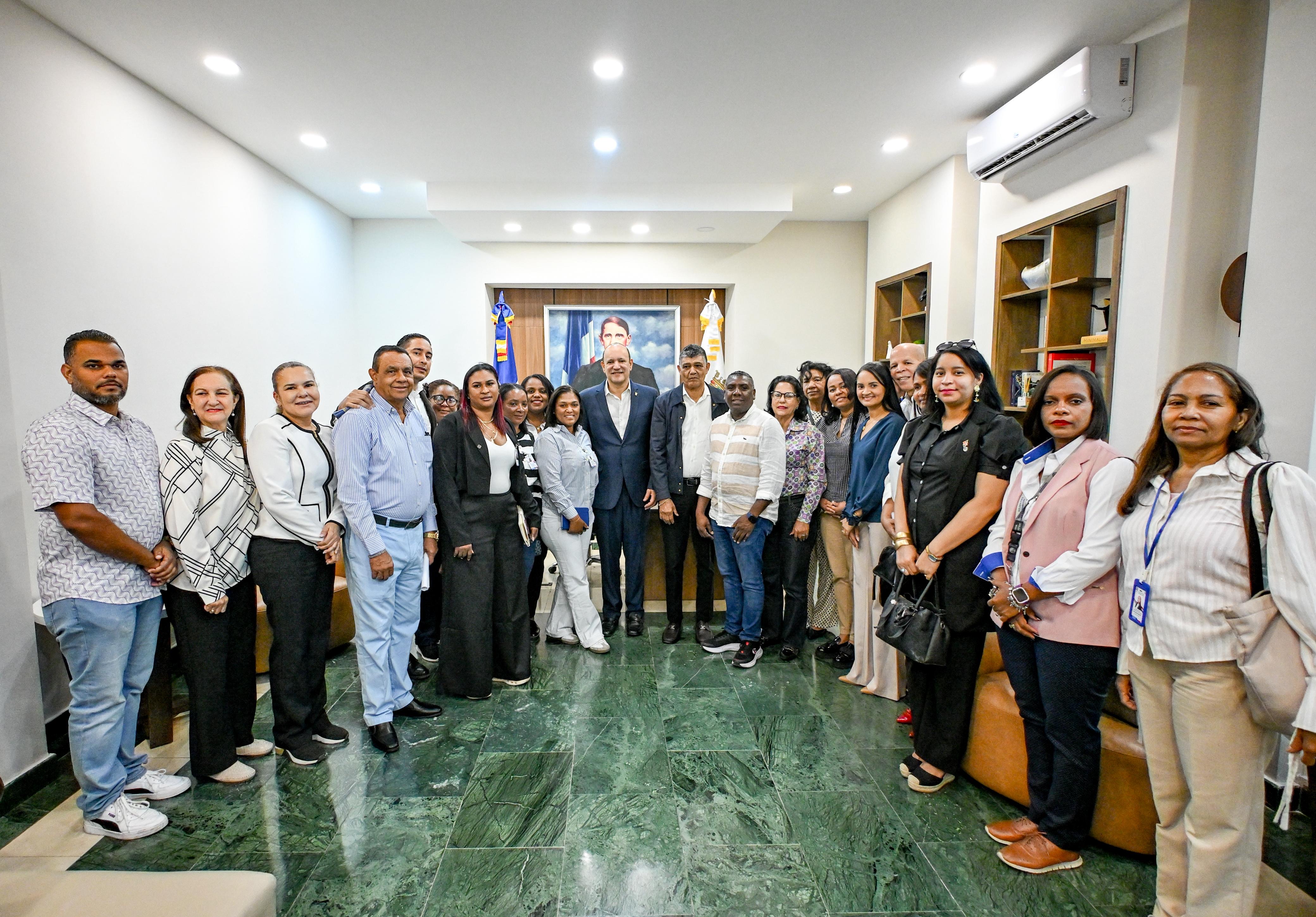 Alcaldía de Santiago recibe delegación de Santo Domingo Oeste para intercambio de experiencias en gestión municipal
