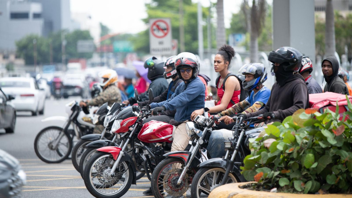 Motoristas desafiantes convierten la ciudad en una selva