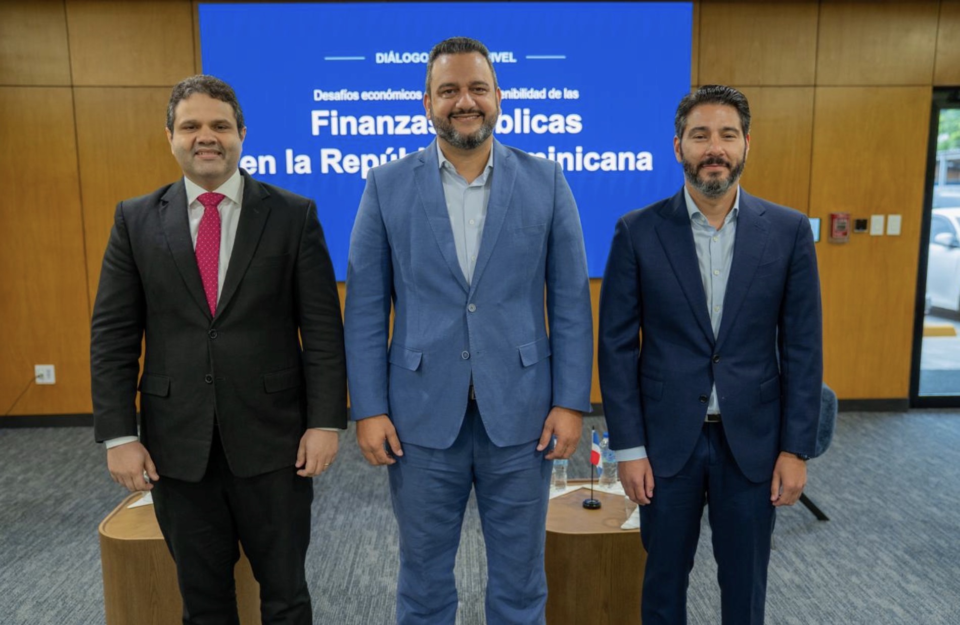 Egresados de BARNA Management School lanzan iniciativa para impulsar el diálogo sobre los principales desafíos nacionales