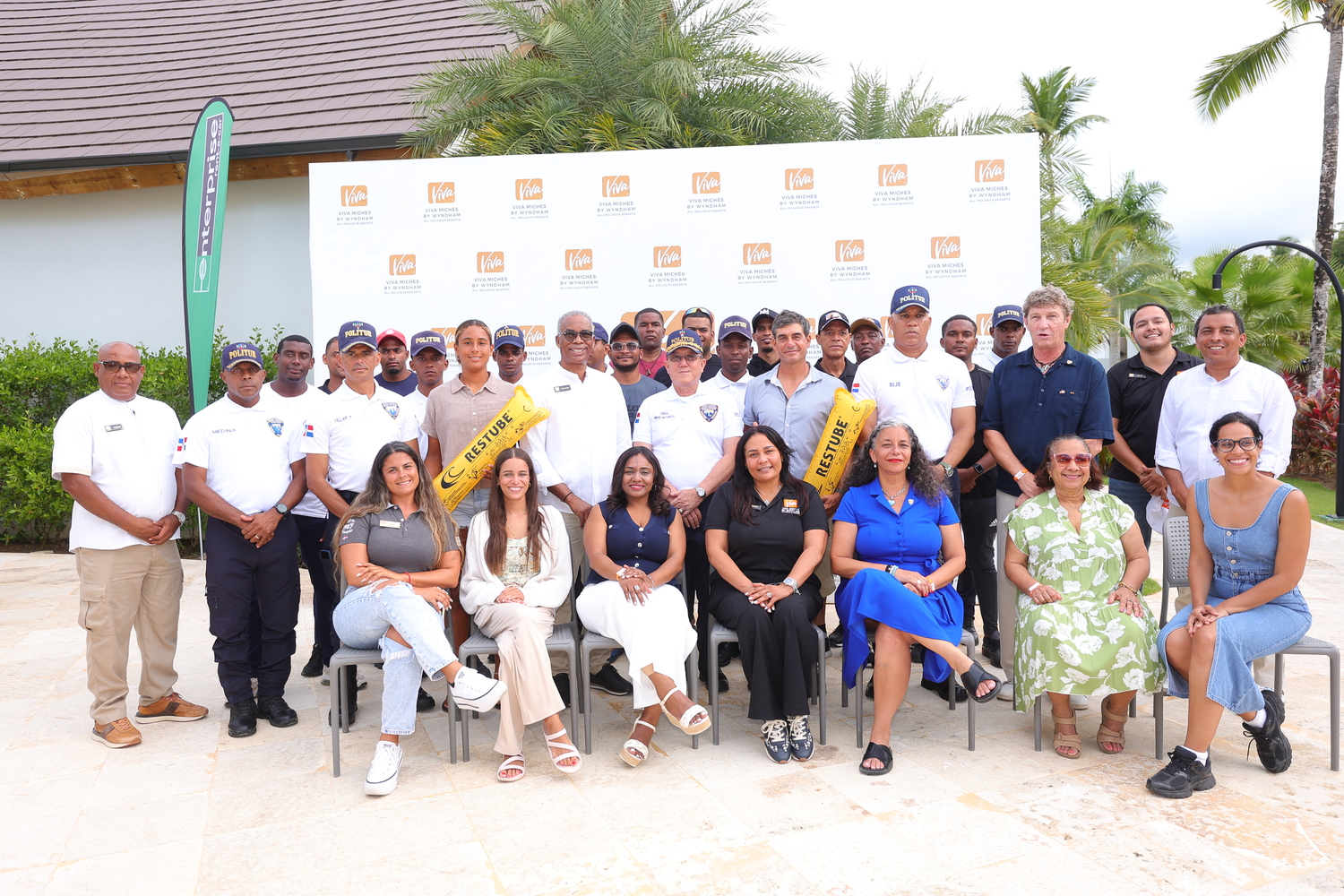 Happy Dolphins certifica 18 nuevos socorristas en Miches y fortalece la seguridad acuática en destinos turísticos