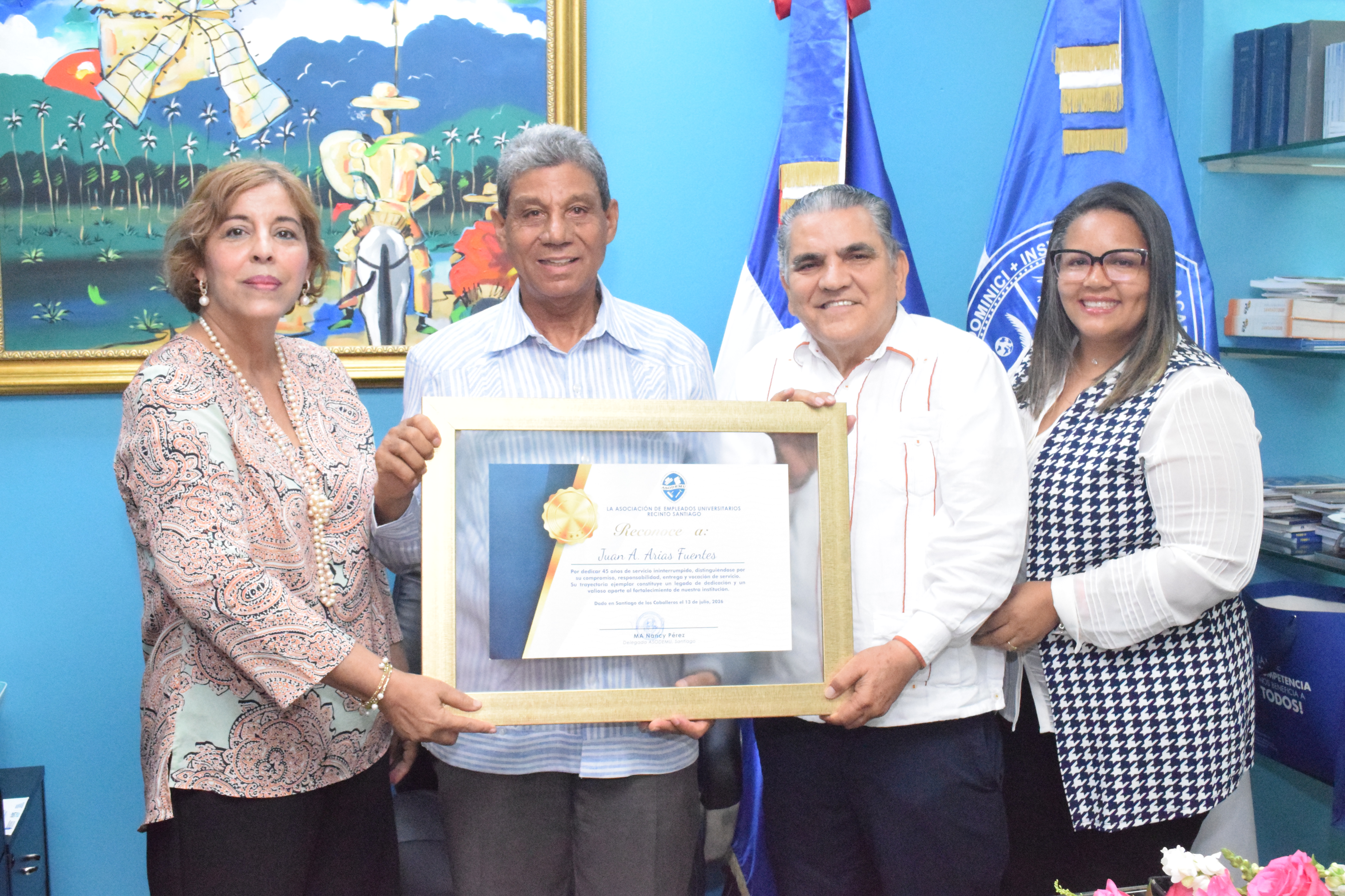 Recinto UASD Santiago y ASODEMU Santiago reconocen la trayectoria de servicio de dos servidores ejemplares