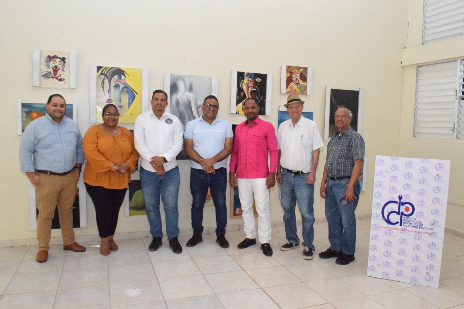 Periodista Williams Parra presenta la exposición artística “El Periodismo y la Diversidad” en el CDP Santiago