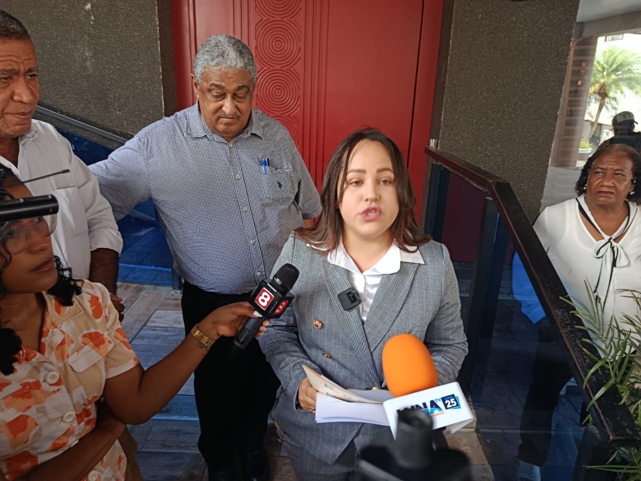 Administradora judicial toma control de plaza en Santiago en medio de denuncias por desalojos
