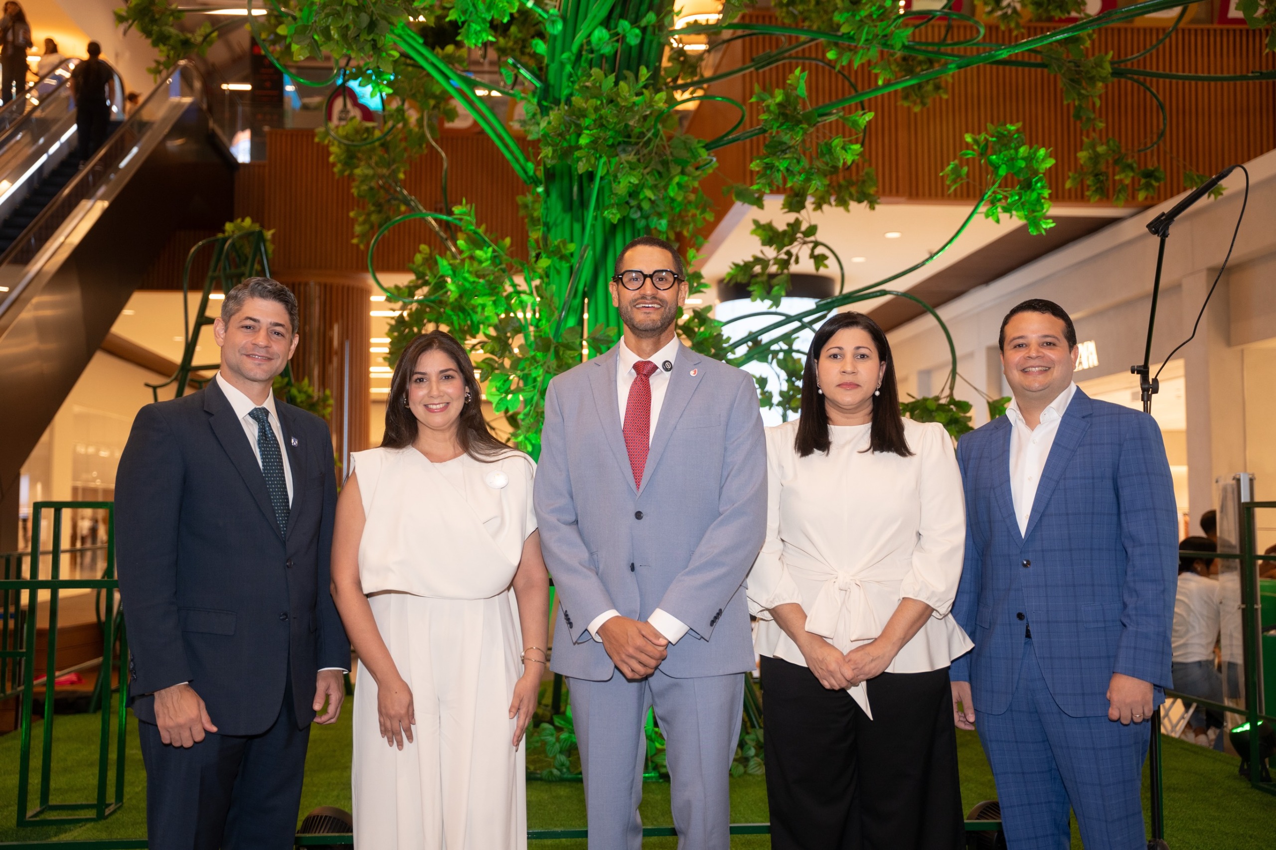 Árbol de la Esperanza Cibao inicia en Ágora Santiago Center una gran movilización por la solidaridad.